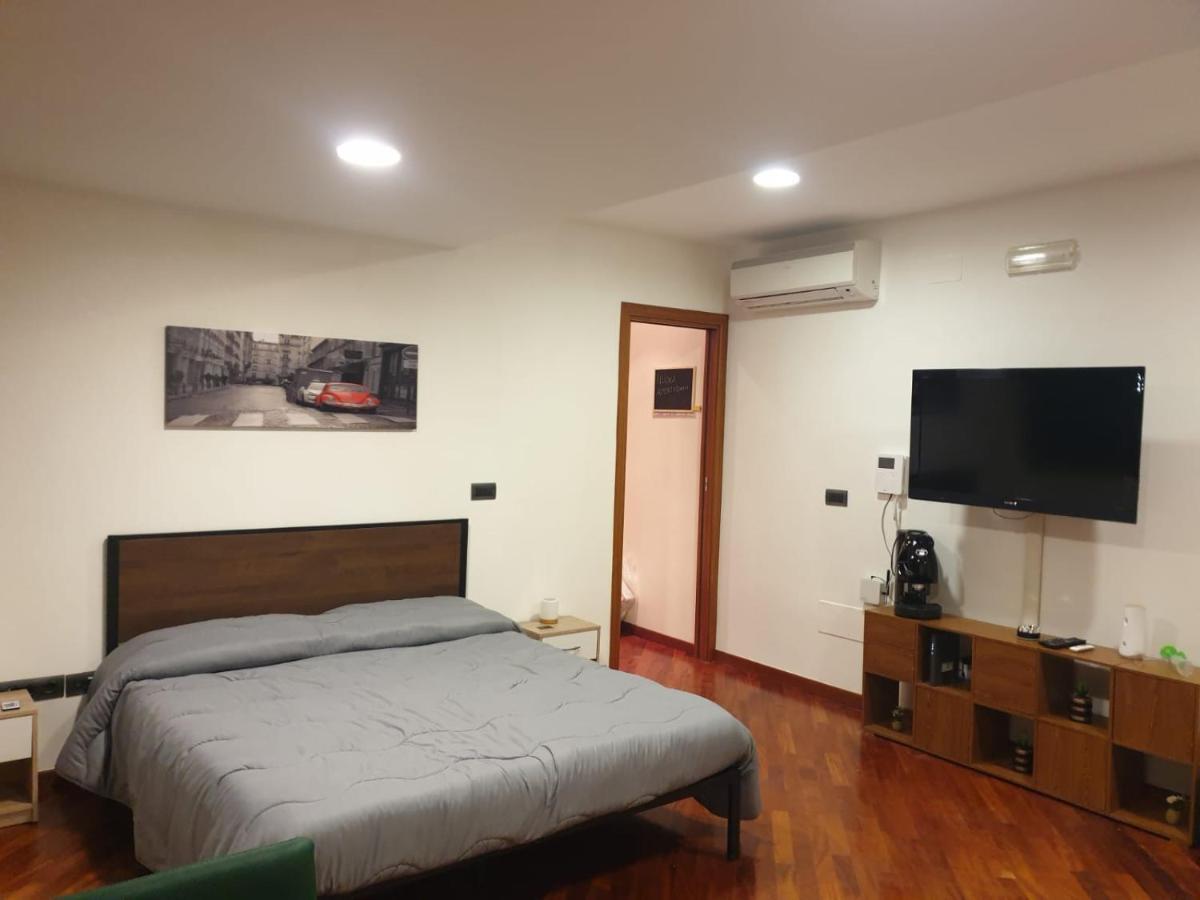 La Grotta Stazione Villa ซาแลร์โน ภายนอก รูปภาพ